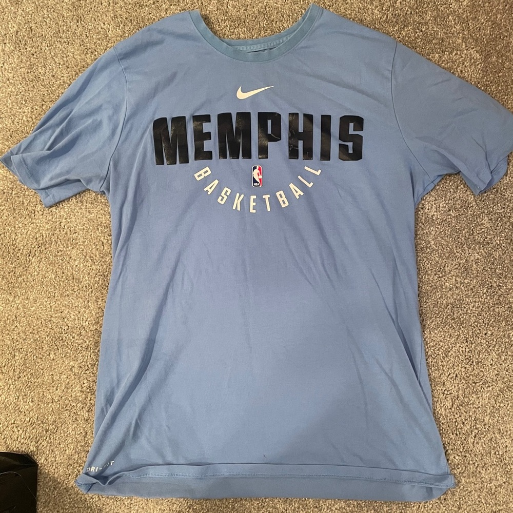 Memphis Grizzlies men’s medium shirt.